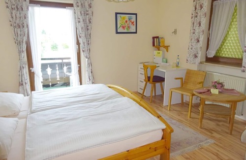 Saulgrub Hotel | Double Room with Bath - Landgasthof "Zum Bayrischen Paradies"