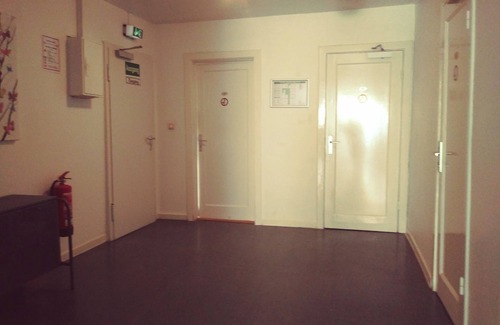 Hamburg City Center Apartment | Double room with bathroom/WC on the floor
