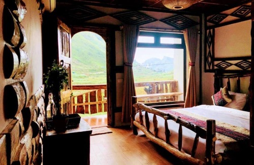 Meo Vac Bed & Breakfast | Double Room with Mountain View - O'Chau Meo Vac Homestay