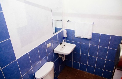 Poneloya Apartment | Double Room with Private Bathroom and Mountain View
