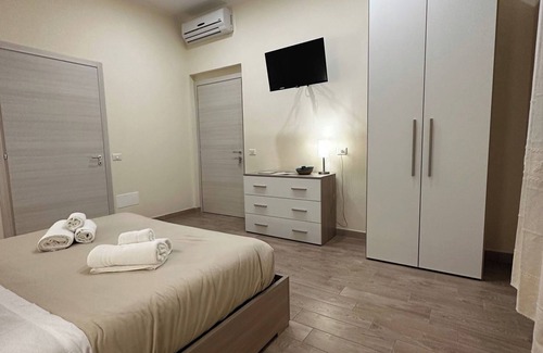 Terralba Apartment | Double Room with private bathroom for the disabled in Terralba (Oristano) – Olivo