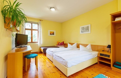 Cottbus Cottage | Double room with shared bathroom 2 - Jugendgästehaus