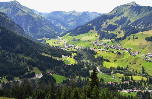 Mittelberg Apartment | Double room with shower / WC "7" - Gästehaus Sonnenhof - Family Birschel