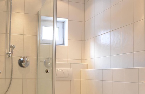 Mittelberg Apartment | Double room with shower / WC "5" - Gästehaus Sonnenhof - Family Birschel