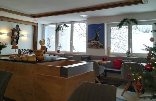 Mittelberg Apartment | Double room with shower / WC "5" - Gästehaus Sonnenhof - Family Birschel