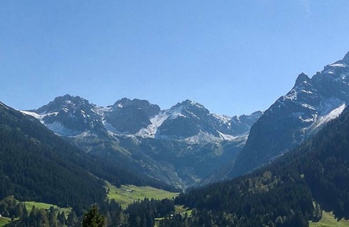 Mittelberg Apartment | Double room with shower / WC "1" - Gästehaus Sonnenhof - Family Birschel
