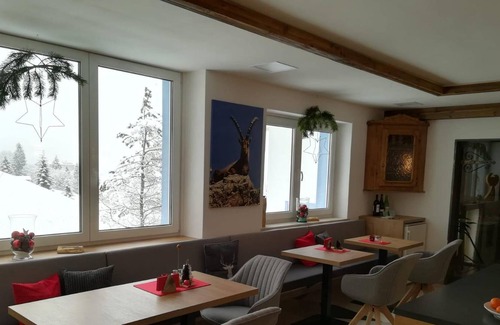 Mittelberg Apartment | Double room with shower / WC "1" - Gästehaus Sonnenhof - Family Birschel