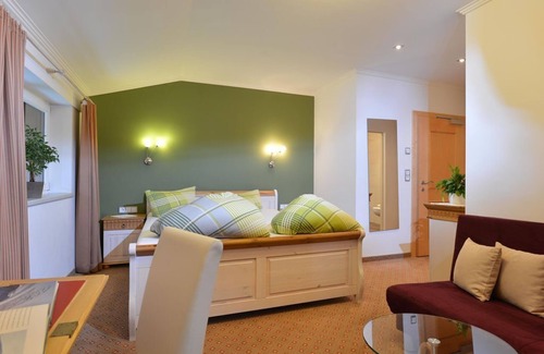 Ellmau Cottage | Double room with shower/WC with balcony and Kaiser view - Café-Restaurant-Pension