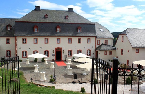 Kronenburg House | Double room with shower/WC - Burghaus and Villa Kronenburg