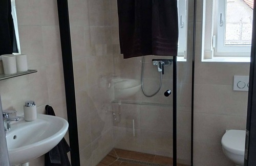 Rottingen Apartment | Double room with small fitted kitchen