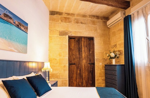 Zebbug House | Double Room with Terrace - Comino