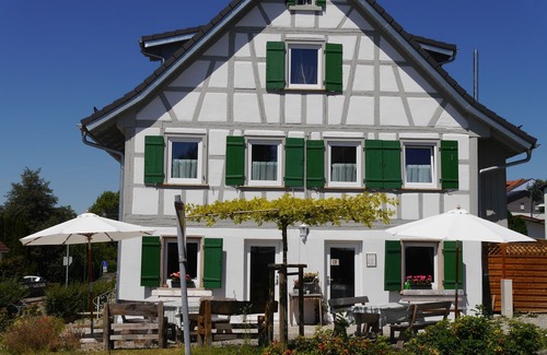 Neufrach Apartment | Double room with WC and shower (upper floor)