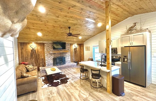 Telegraph Other | Double T Ranch House