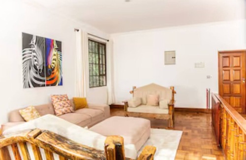 Arusha House | Double View Mountain Lodge - Leopard Room