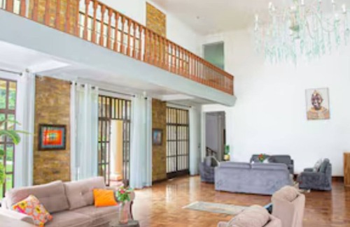 Arusha House | Double View Mountain Lodge - Buffalo Room
