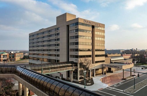 Canton Hotel | DoubleTree by Hilton Canton Downtown