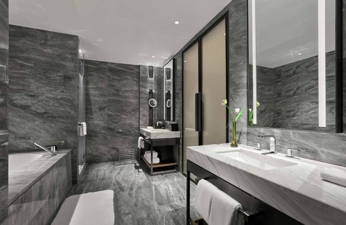 Gaoxin Hotel | DoubleTree by Hilton Chengdu Riverside - Close to Panda Base and Chengdu East Railway
