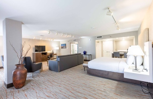 Richardson Hotel | DoubleTree by Hilton Dallas - Richardson