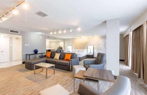 Richardson Hotel | DoubleTree by Hilton Dallas - Richardson
