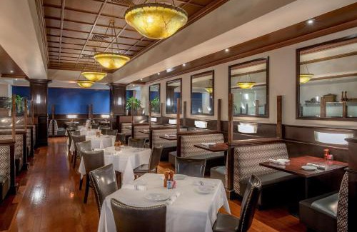 Skokie Hotel | DoubleTree by Hilton Hotel and Conference Center Chicago North Shore