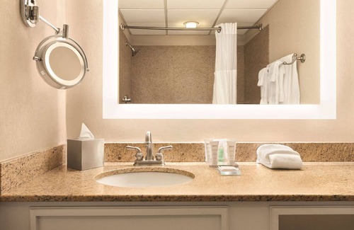 Warwick Hotel | DoubleTree by Hilton Providence Airport Warwick