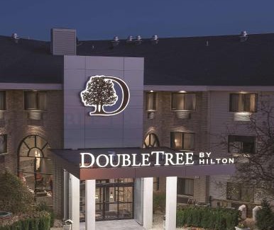 Racine Hotel | DoubleTree by Hilton Racine Harbourwalk