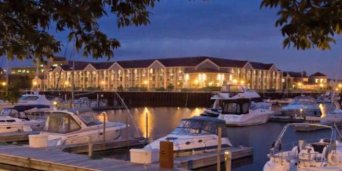 Racine Hotel | DoubleTree by Hilton Racine Harbourwalk