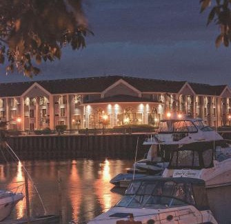 Racine Hotel | DoubleTree by Hilton Racine Harbourwalk