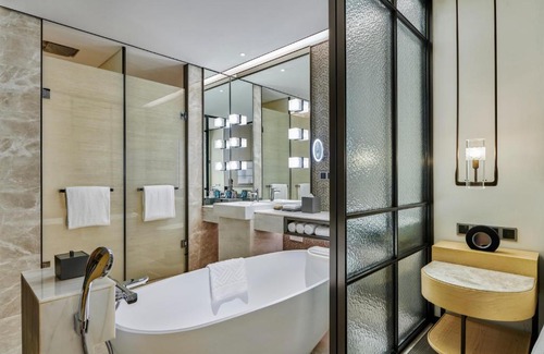 Bao'an Hotel | DoubleTree by Hilton Shenzhen Airport