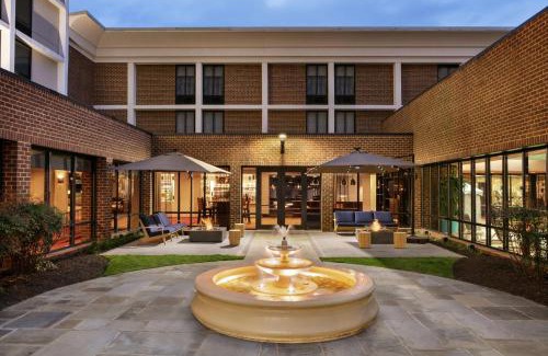 McLean Hotel | DoubleTree by Hilton McLean Tysons