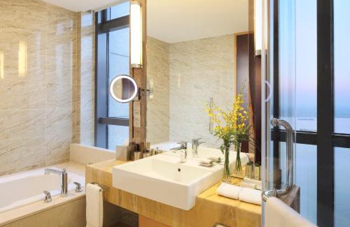 Jinghu District Hotel | DoubleTree by Hilton Wuhu