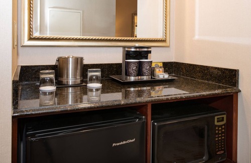 Plymouth Meeting Hotel | DoubleTree Suites by Hilton Hotel Philadelphia West