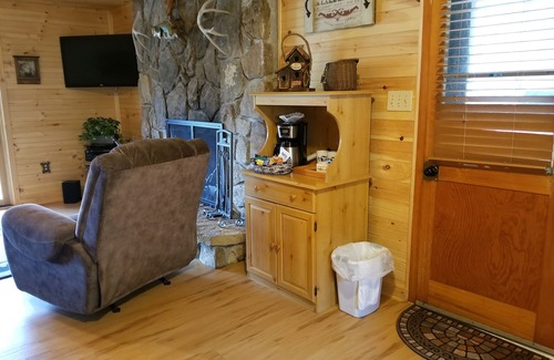 Sevierville House | Douglas Lake Sevierville Tennessee. Lake Front Cabin. A Lake Escape