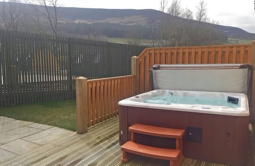 Saddleworth Cottage | DOVESTONE LUXURY LODGES (SLEEPS 4) - PETS WELCOME in Greenfield