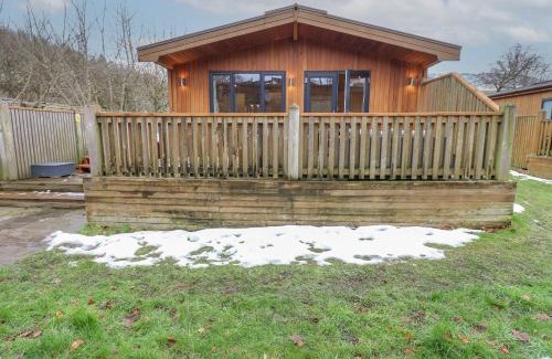 Saddleworth House | Dovestone Secluded Luxury Lodges sleeps 6 - pets welcome