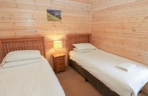 Saddleworth House | Dovestone Secluded Luxury Lodges sleeps 6 - pets welcome
