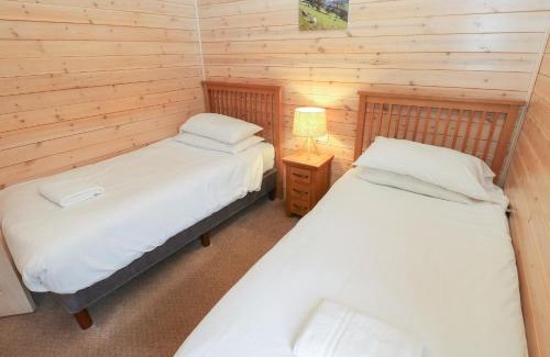 Saddleworth House | Dovestone Secluded Luxury Lodges sleeps 6 - pets welcome