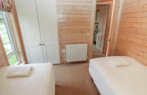 Saddleworth House | Dovestone Secluded Luxury Lodges sleeps 6 - pets welcome