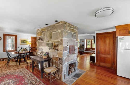 Georgetown Cottage | Down East Gem - The White Cottage, 4 bed 2 bath, beach front and dog friendly