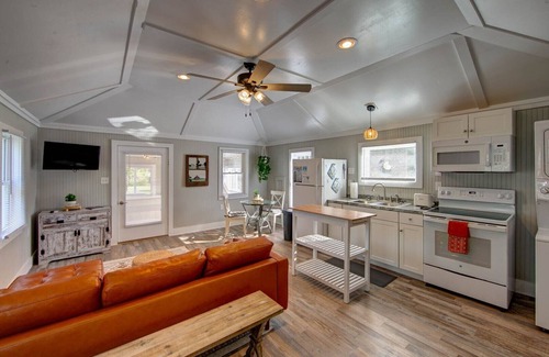 Ocracoke House | Down Point Hideaway: Boho chic 1 bedroom home just steps from Springer's Point -