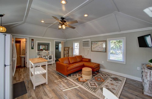 Ocracoke House | Down Point Hideaway: Boho chic 1 bedroom home just steps from Springer's Point -