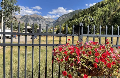 Telluride Condo | Down town Telluride with Pool, Hot Tub, Parking and breathtaking views!