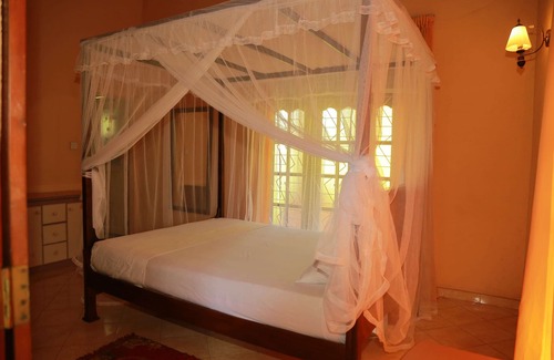 Hambantota District House | Downhill Lagoon - 2BR with en suite(hotwater facilities) in two story house