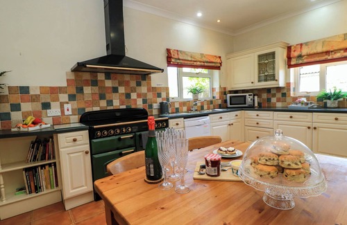Zeals House | DOWNS VIEW, pet friendly, with a garden in Norton Ferris