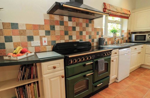 Zeals House | DOWNS VIEW, pet friendly, with a garden in Norton Ferris