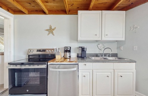 Surf Side Shores House | Downstairs duplex near the beach with full kitchen, WiFi, cable, partial AC