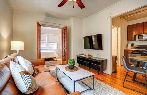 Madison Apartment | Downtown 1 block from Capitol. 2 bedroom.