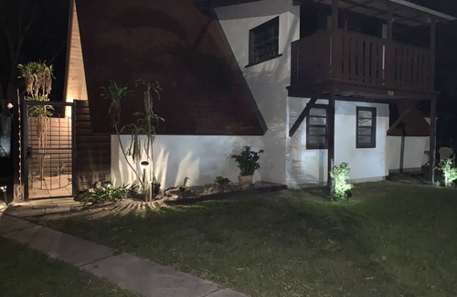 Melbourne Ski Chalet | Downtown, 1 BR, Apt, 2 beds, 1 Bath, A-Frame, laundry, kitchen, 2m2 beach!