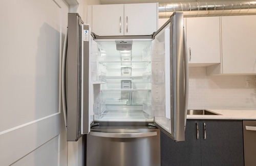 Downtown London Apartment | Downtown 2 bedroom near Victoria park in the Middle of Entertainment District
