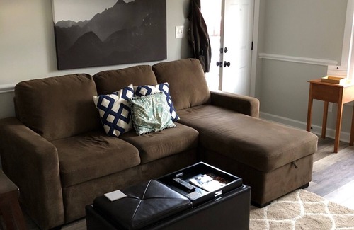 Downtown House | Downtown 2BR House | WALK EVERYWHERE